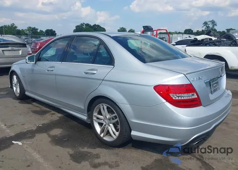 2012 Mercedes-Benz C 250 Luxury/Sport из США, поврежденный, VIN WDDGF4HB7CA628457
